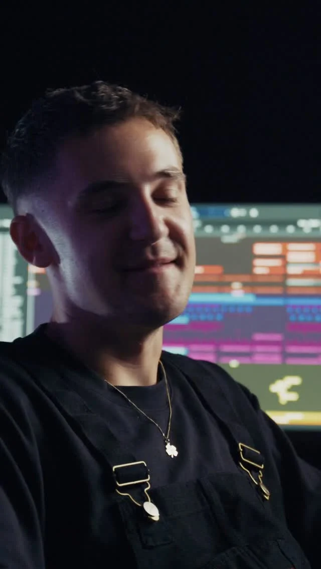 Achter een hit schuilt vaak meer dan één verhaal. In deze editie van #ikbensongwriter vertelt Beer Petrie over het meeschrijven aan de megahit ‘Sugardaddy’ van Popprijs-winnaar Roxy Dekker, samenwerken zonder jezelf te verliezen en het vertrouwen houden in het proces.